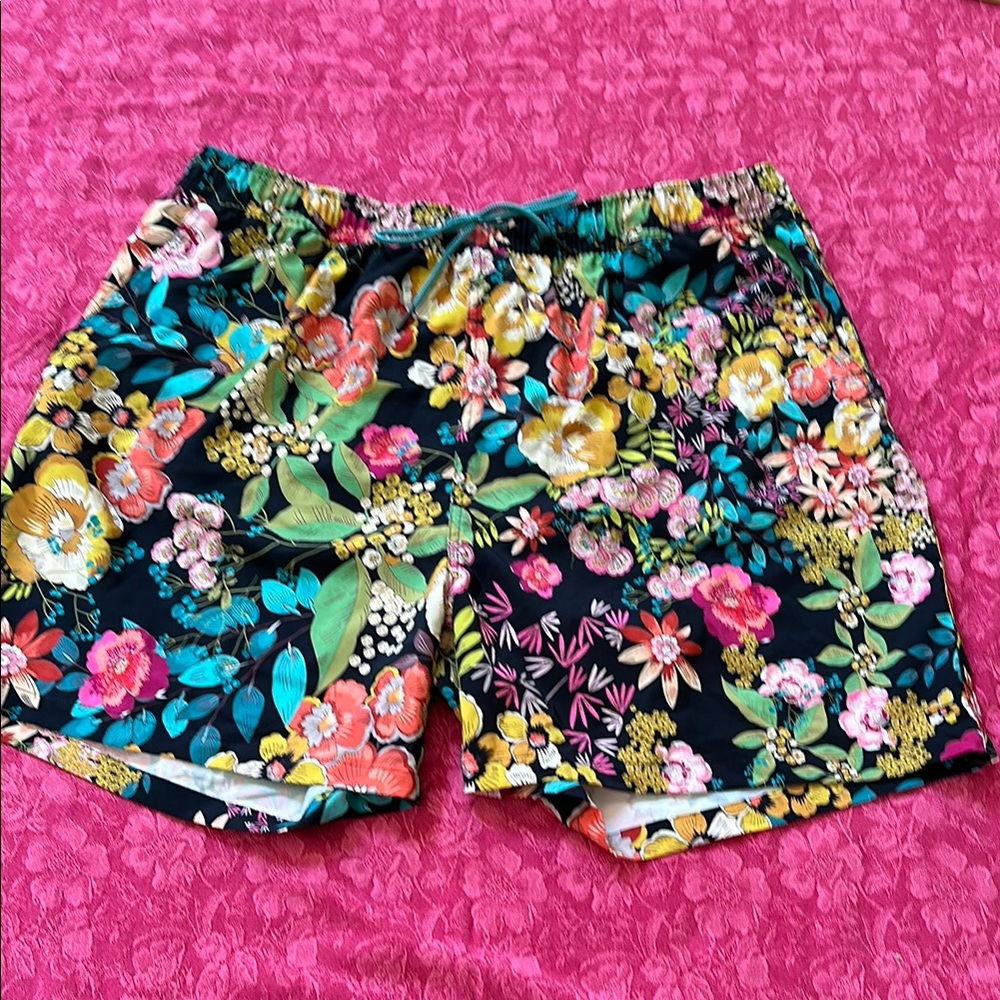Johnny Was XXL Black and Yellow floral  lined swim trunks Shorts pockets